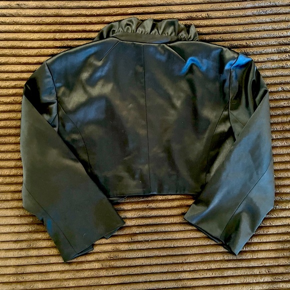 White House Black Market Cropped Jacket lined ruffle neck small - Picture 4 of 7